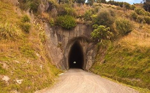 Tangahoe Valley Road to Lake Rotorangi